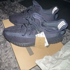 NWT!!!  YEEZY BOOST 350 v2 Size 11